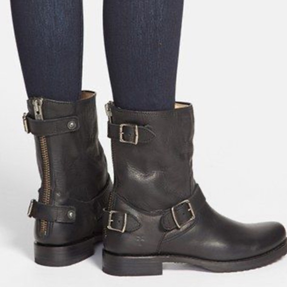FRYE VERONICA SHORT BACK ZIPPER/SNAP CLOSURE BOOTIE